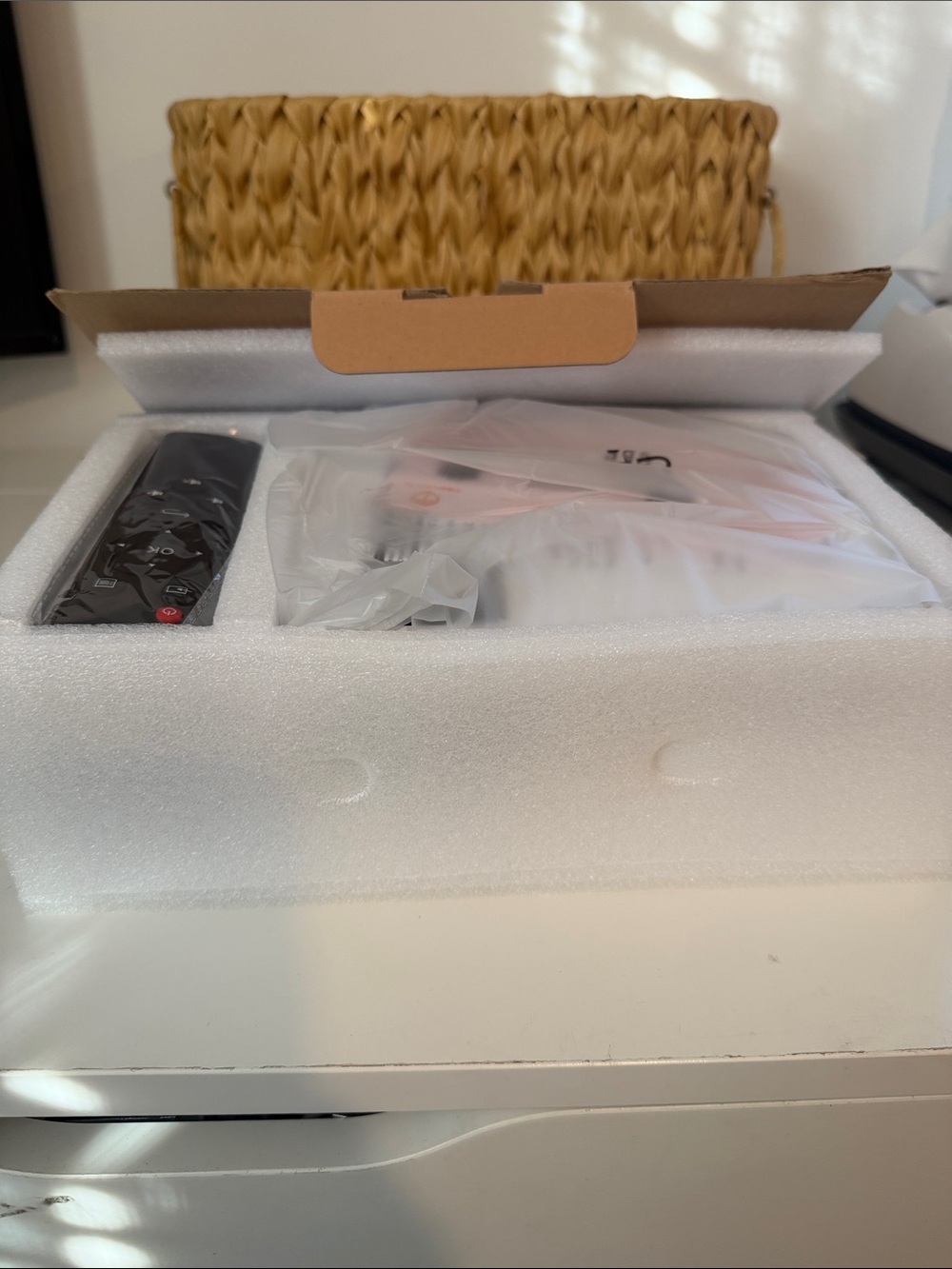 Portable LED Projector - White - Picture 2 of 3